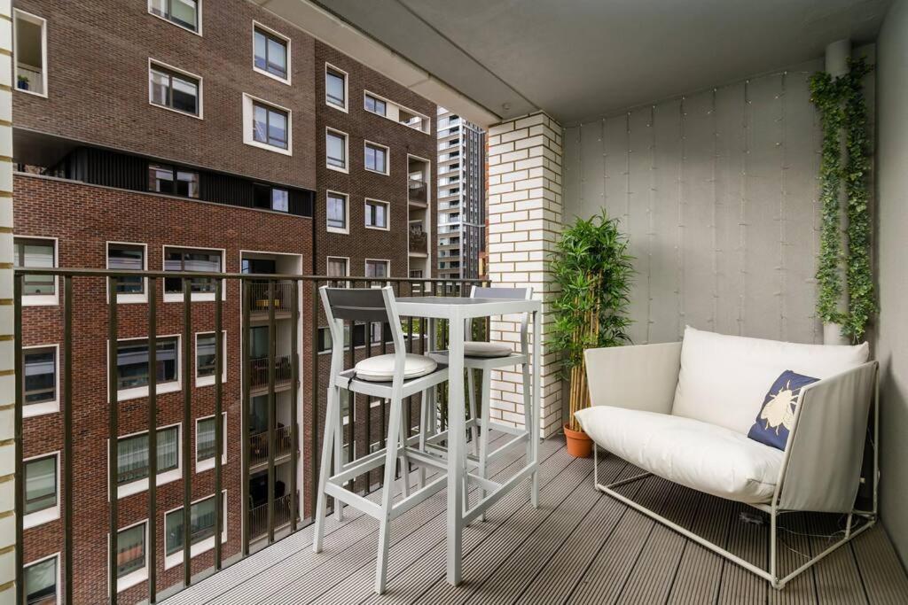 Superb 1 Bedroom Apartment 3Mins From Tube Station Londen Buitenkant foto