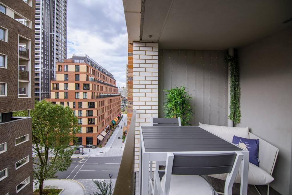 Superb 1 Bedroom Apartment 3Mins From Tube Station Londen Buitenkant foto