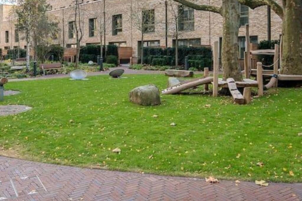 Superb 1 Bedroom Apartment 3Mins From Tube Station Londen Buitenkant foto